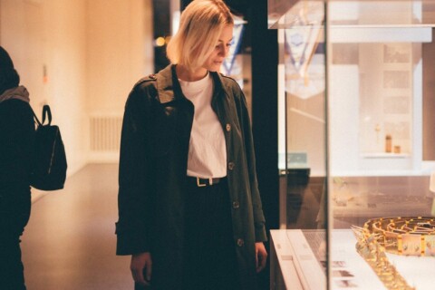Stuttgarter Stadtgeschichte im StadtPalais Museum, Besucher erkunden Ausstellungen.