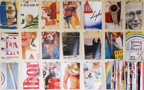 Bunte Collage aus verschiedenen Bildern und Objekten, lebendige Farbpalette.