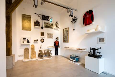 Historische Exponate im Heimatmuseum Plieningen, Stuttgart, im StadtPalais Museum.