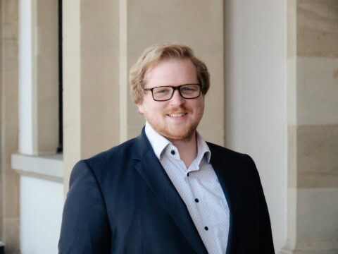 Ein Teammitglied im Museum für Stuttgart, freundlich und professionell.