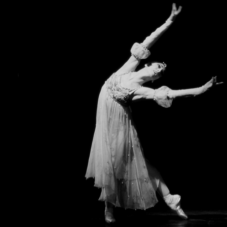 Elegante Balletttänzerin in Bewegung bei BALLETTWUNDER im StadtPalais Stuttgart.