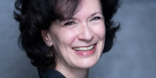 Künstlerische Fotografie einer Frau beim Tanzworkshop 40+ mit Sonia Santiago, StadtPalais Stuttgart.