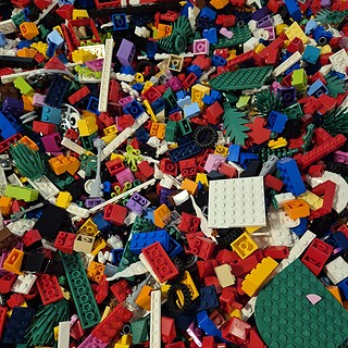 Bunte LEGO-Steine für Kinder beim Lego-Treff im StadtPalais Stuttgart.