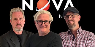Drei Männer (Chris Raker, Dr. No und Sir Tobi) vor einem Super Nova Logo.